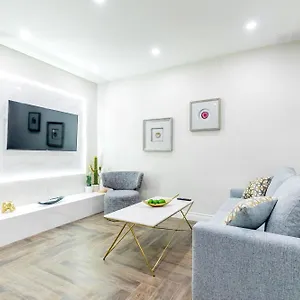 Modern Pet-friendly Chinatown Holiday home